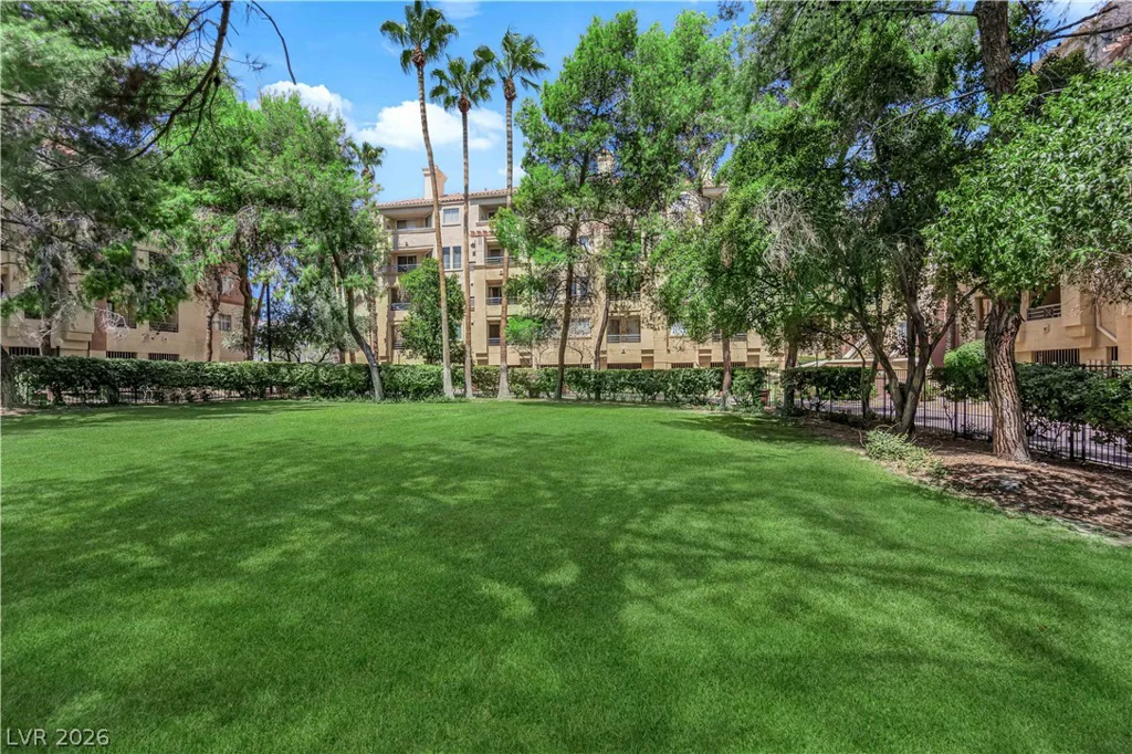 220 Flamingo, Las Vegas, NV 89169