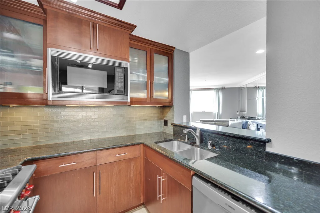 220 Flamingo, Las Vegas, NV 89169