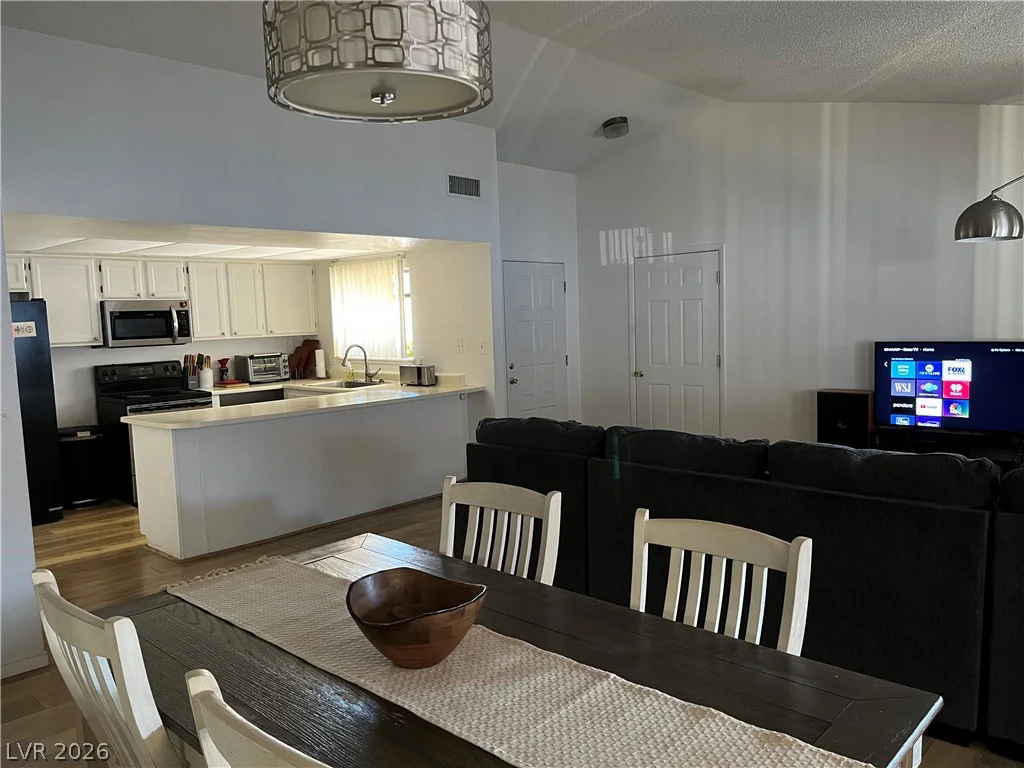 6412 Pearcrest, Las Vegas, NV 89108