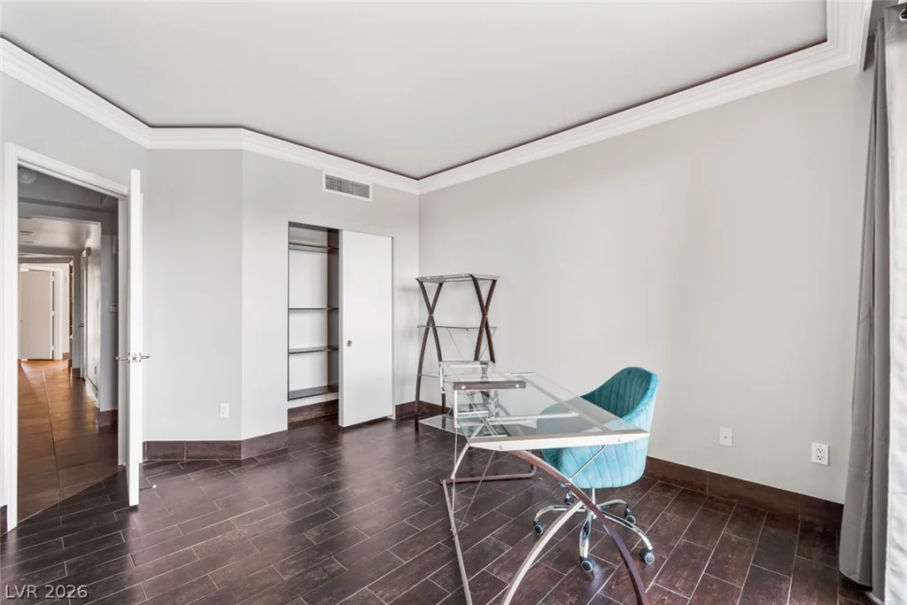 2857 Paradise, Las Vegas, NV 89109