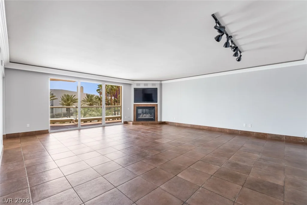 2857 Paradise, Las Vegas, NV 89109