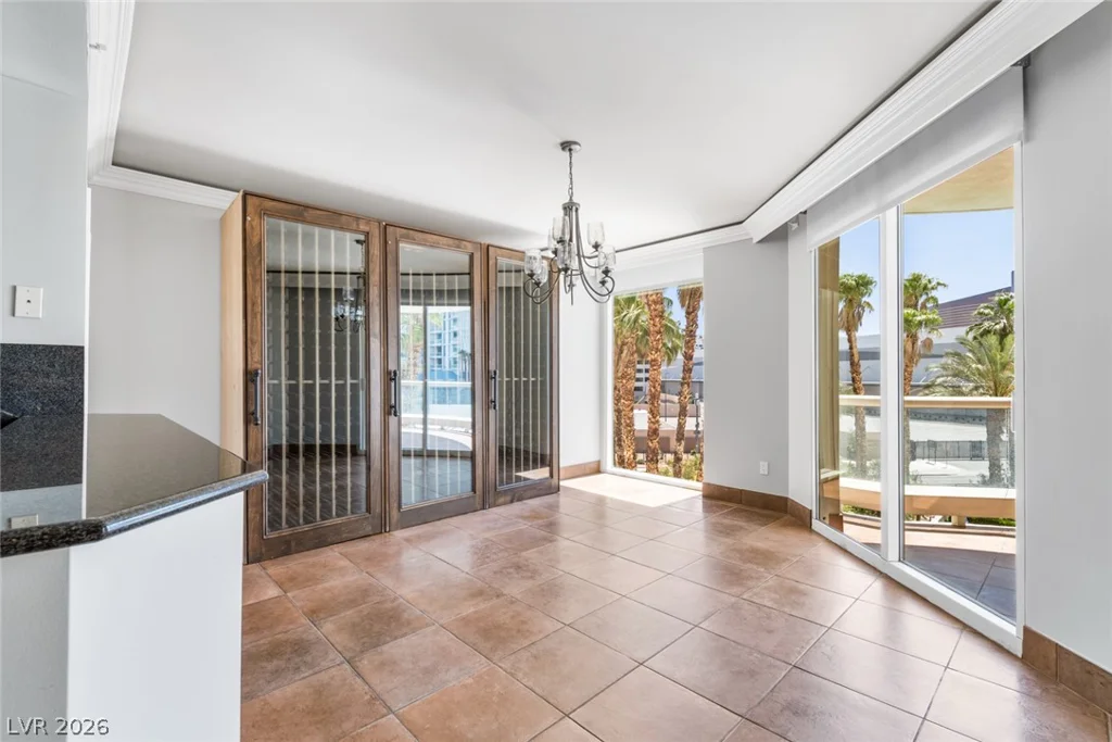 2857 Paradise, Las Vegas, NV 89109