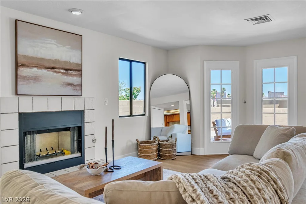 3924 Delos, Las Vegas, NV 89103