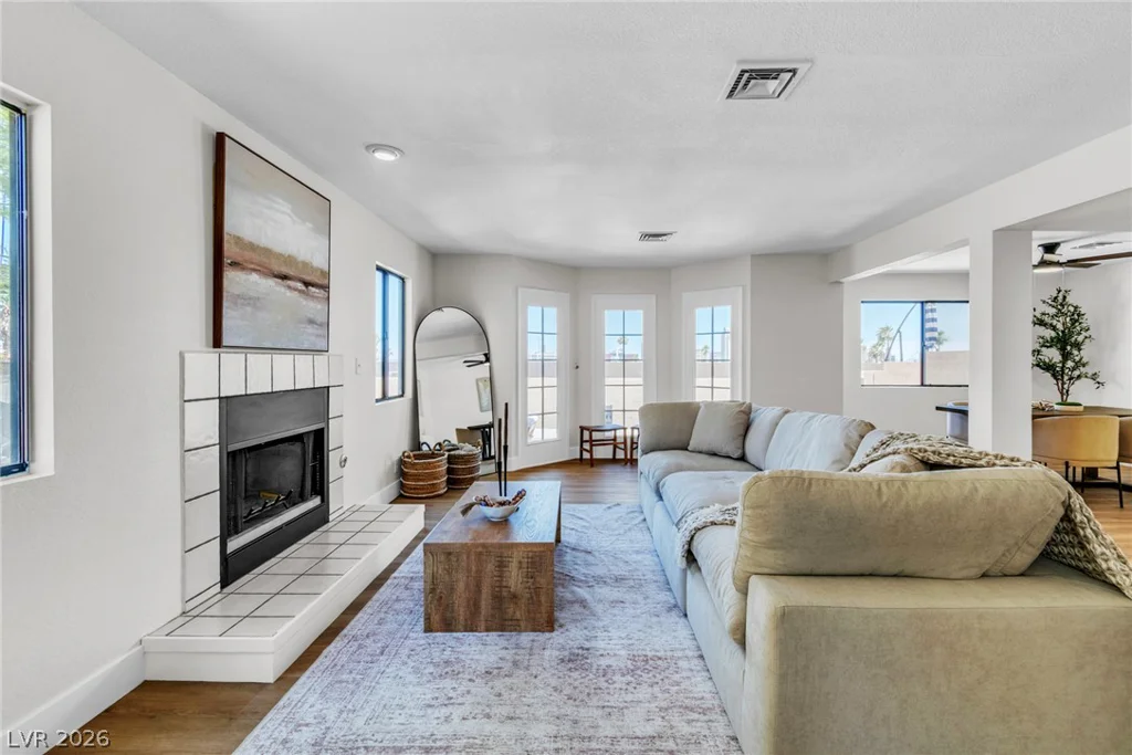 3924 Delos, Las Vegas, NV 89103