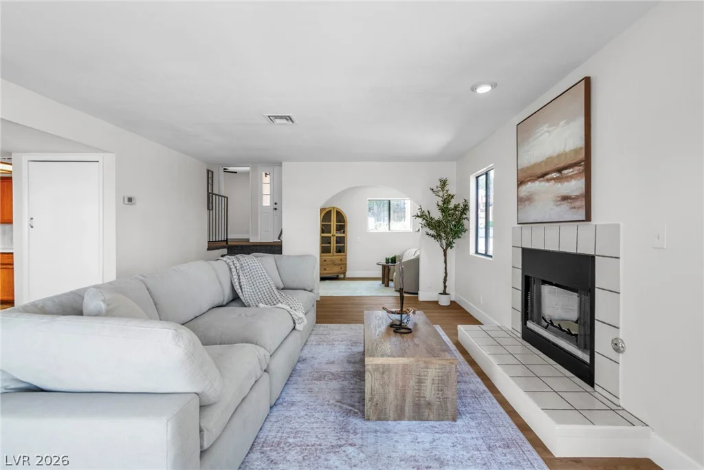 3924 Delos, Las Vegas, NV 89103