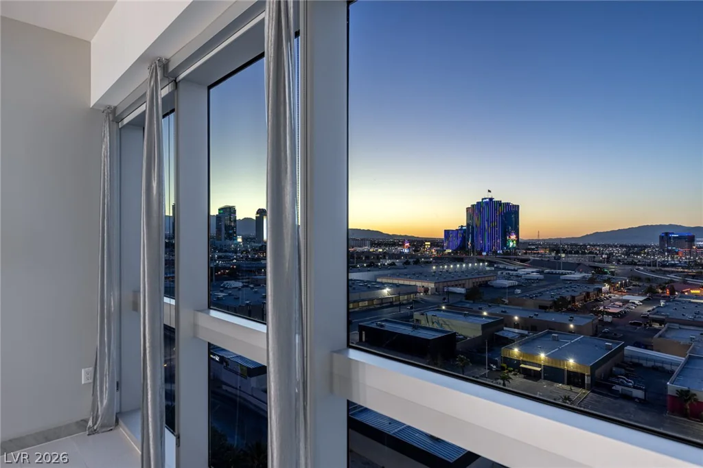 4471 Dean Martin, Las Vegas, NV 89103