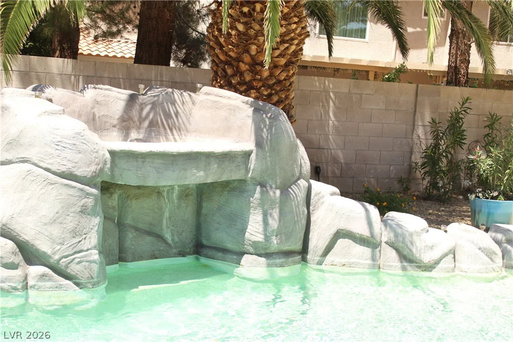 824 Red Hollow, North Las Vegas, NV 89031