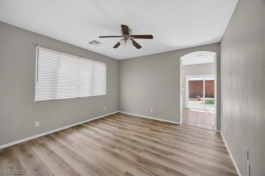 10191 Deep Glen, Las Vegas, NV 89178