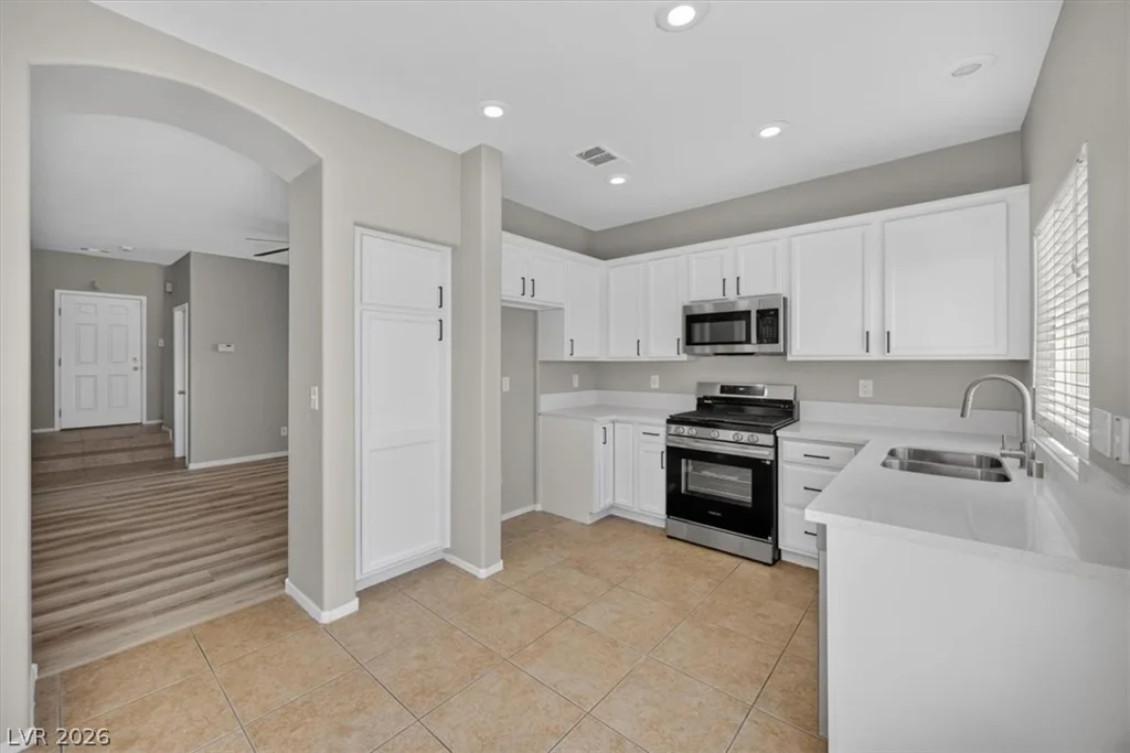 10191 Deep Glen, Las Vegas, NV 89178