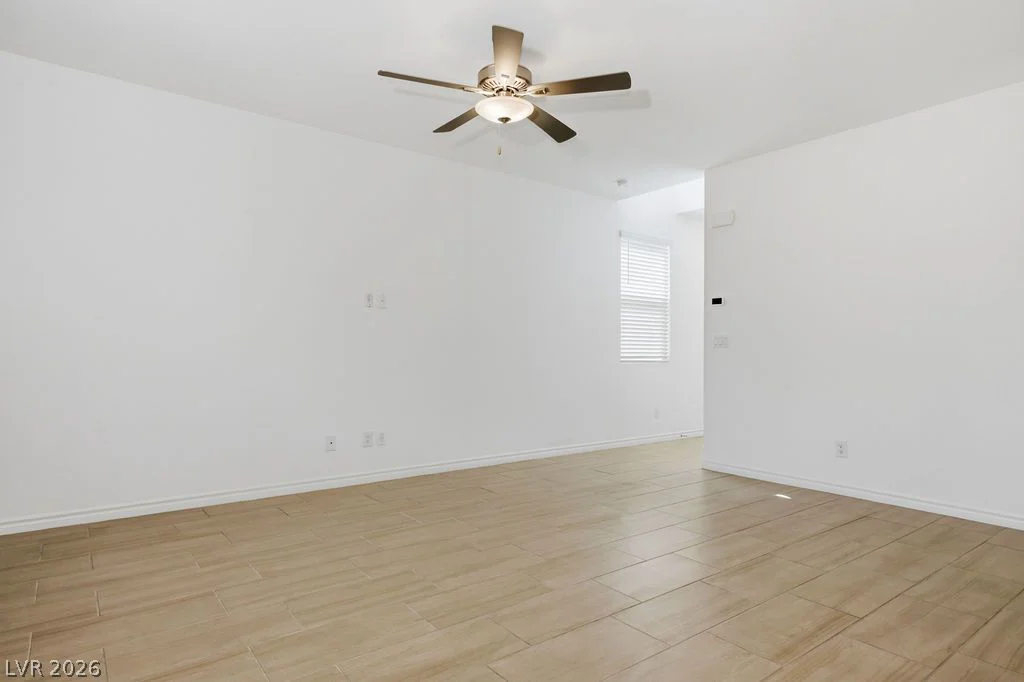 9976 Iron Creek Ave, Las Vegas, NV 89178