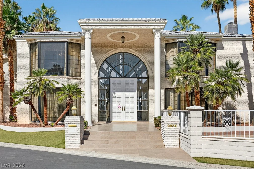 2834 QUEENS COURTYARD, Las Vegas, NV 89109