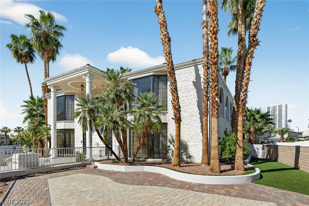 2834 QUEENS COURTYARD, Las Vegas, NV 89109