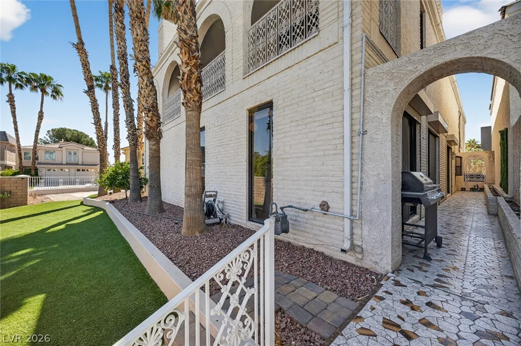 2834 QUEENS COURTYARD, Las Vegas, NV 89109