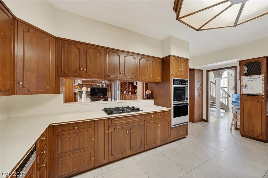 2834 QUEENS COURTYARD, Las Vegas, NV 89109