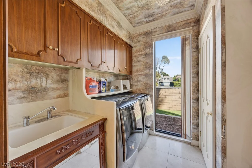 2834 QUEENS COURTYARD, Las Vegas, NV 89109