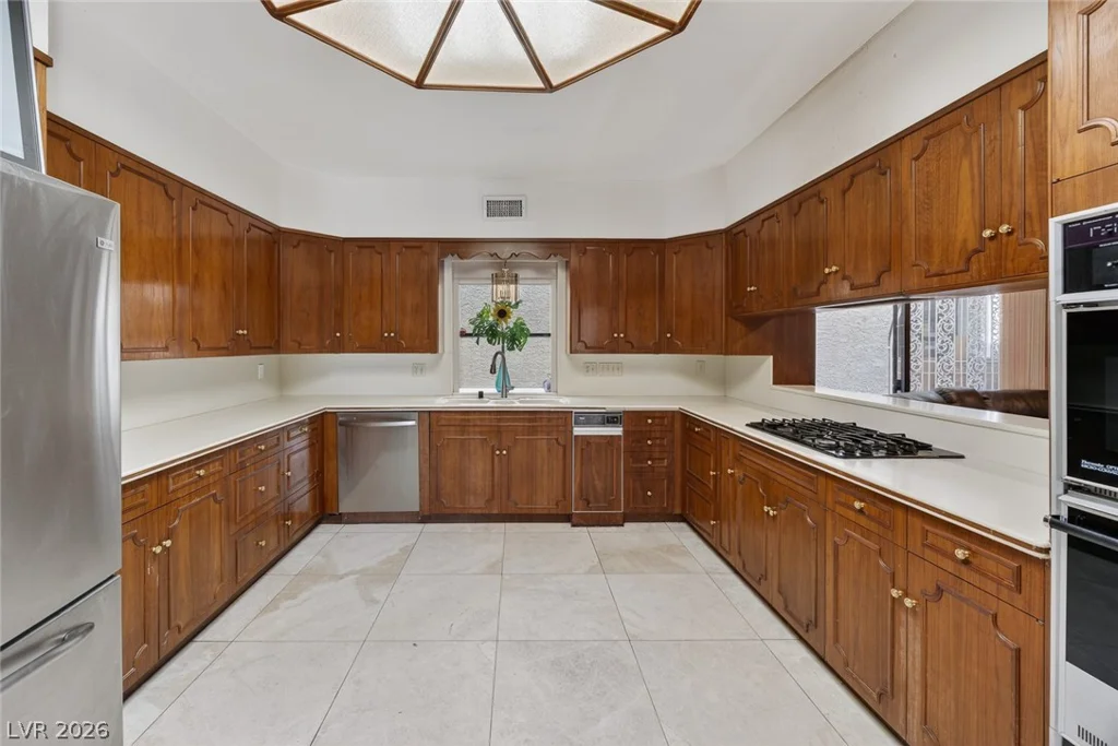 2834 QUEENS COURTYARD, Las Vegas, NV 89109