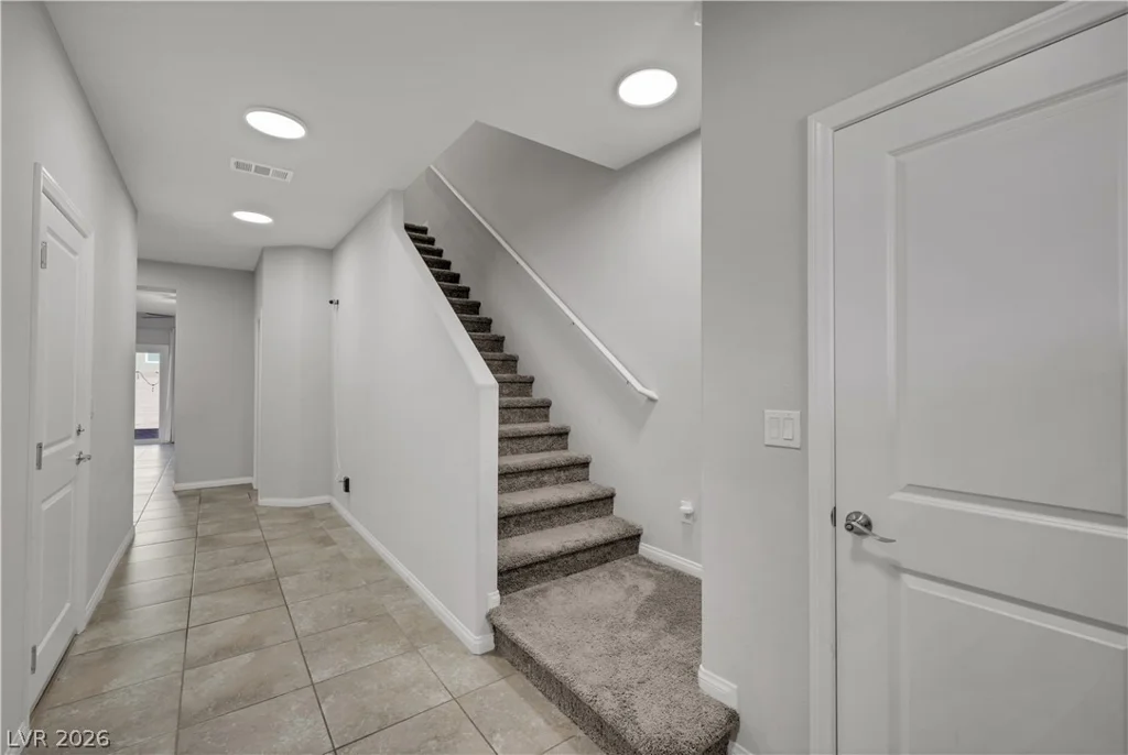 8352 Gold River, Las Vegas, NV 89113