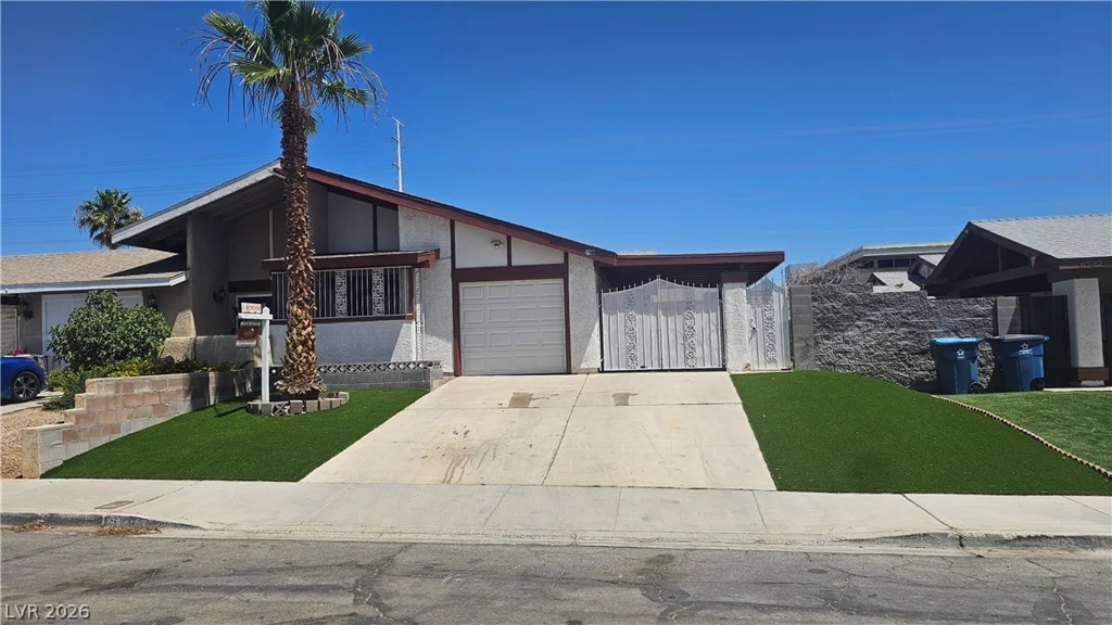 6738 Oak Valley, Las Vegas, NV 89103