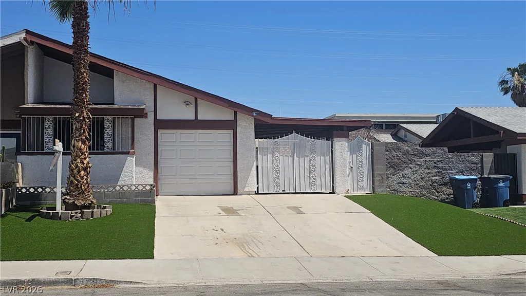 6738 Oak Valley, Las Vegas, NV 89103