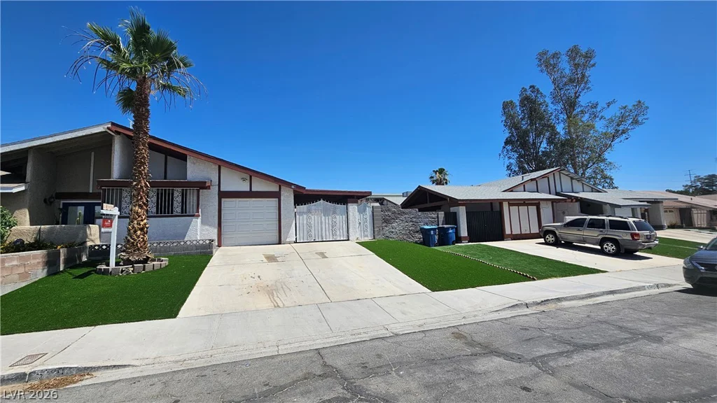 6738 Oak Valley, Las Vegas, NV 89103