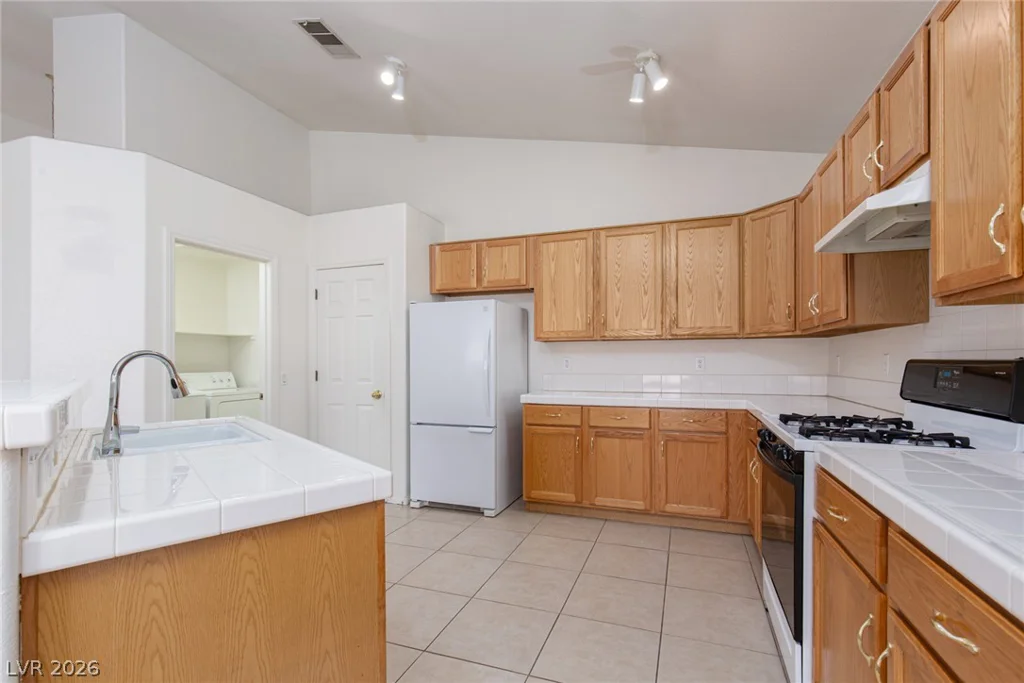 8108 PAINTED CLAY, Las Vegas, NV 89128