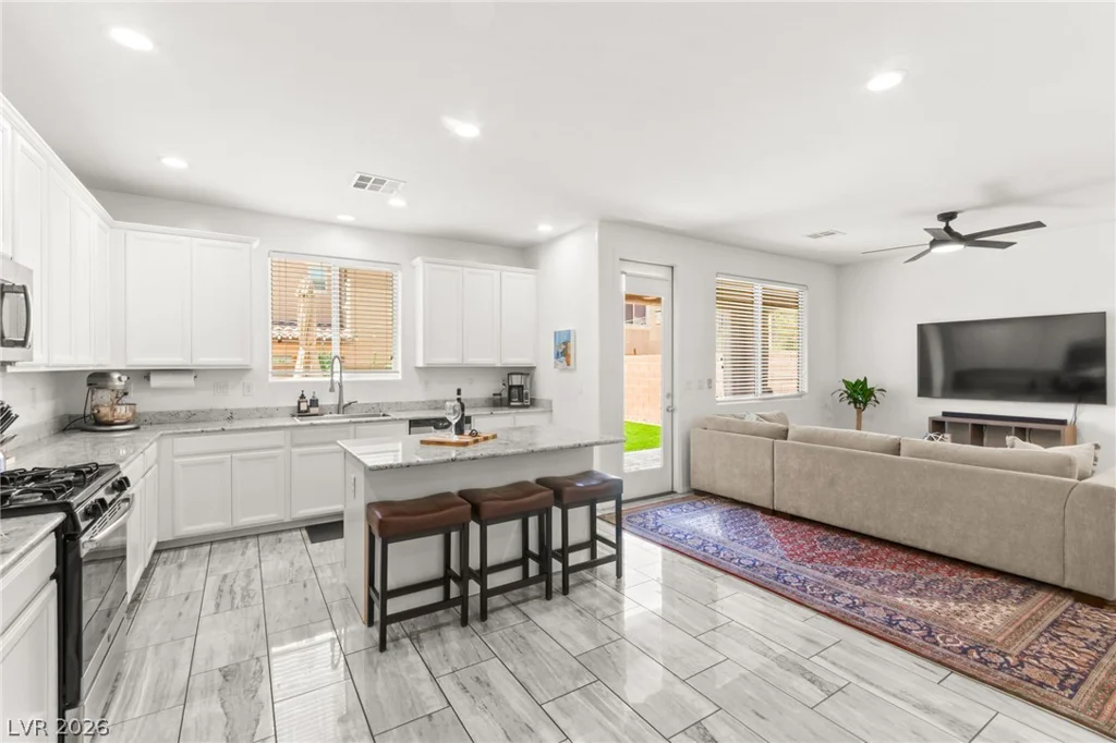 6435 Point Isabel, Las Vegas, NV 89122