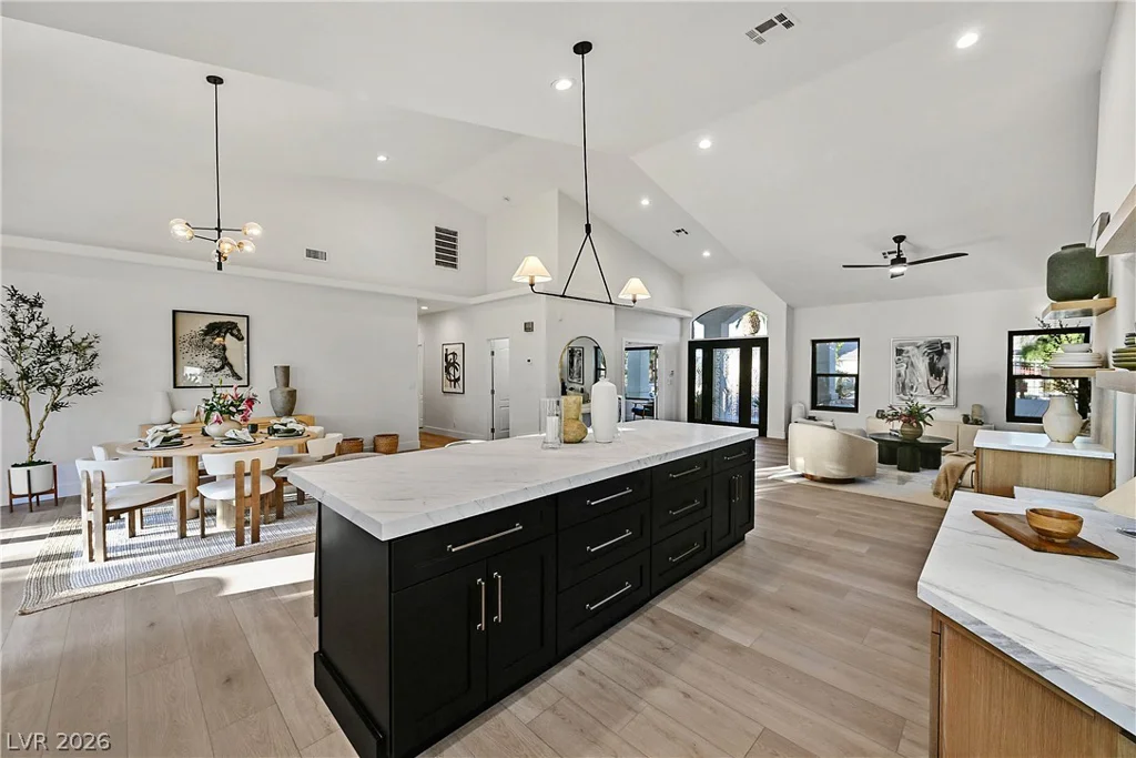 206 Mesa Verde, Las Vegas, NV 89123
