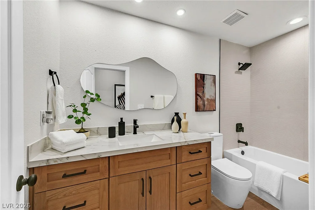 206 Mesa Verde, Las Vegas, NV 89123