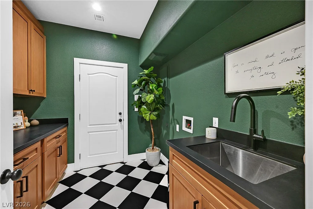 206 Mesa Verde, Las Vegas, NV 89123