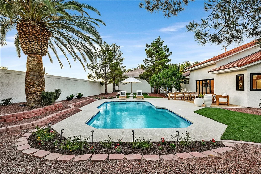 206 Mesa Verde, Las Vegas, NV 89123