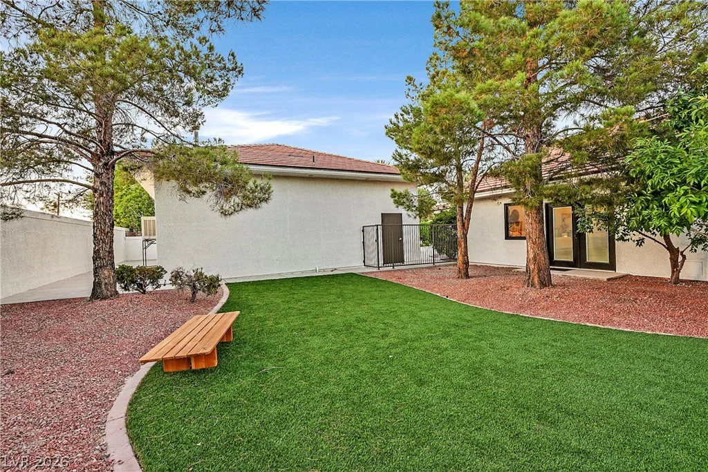 206 Mesa Verde, Las Vegas, NV 89123