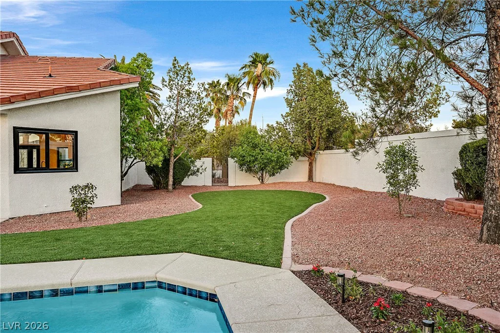 206 Mesa Verde, Las Vegas, NV 89123