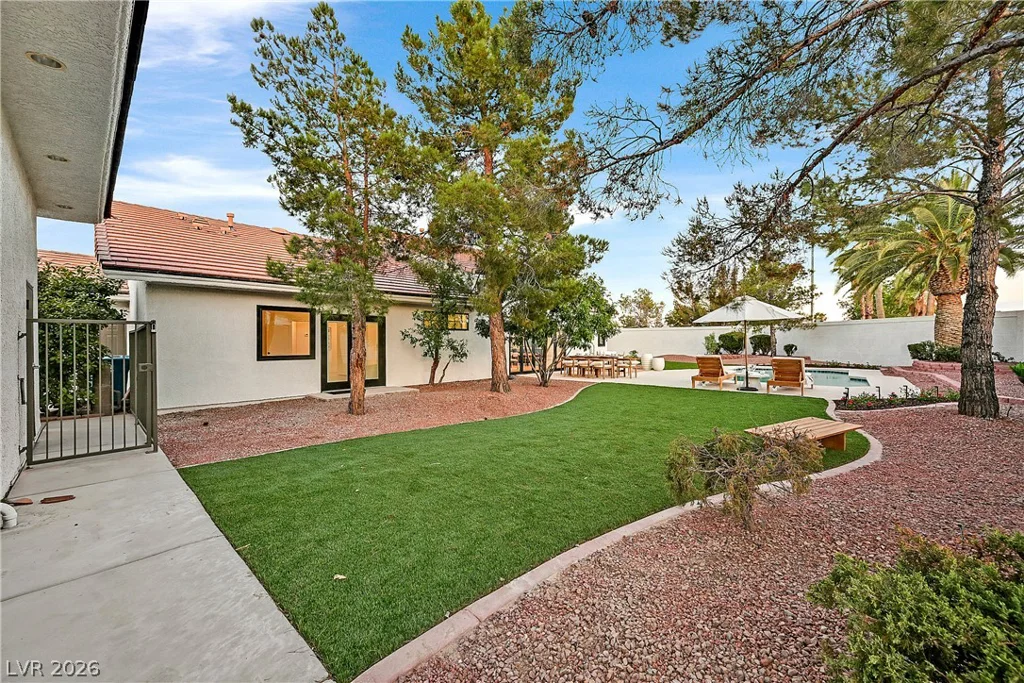 206 Mesa Verde, Las Vegas, NV 89123