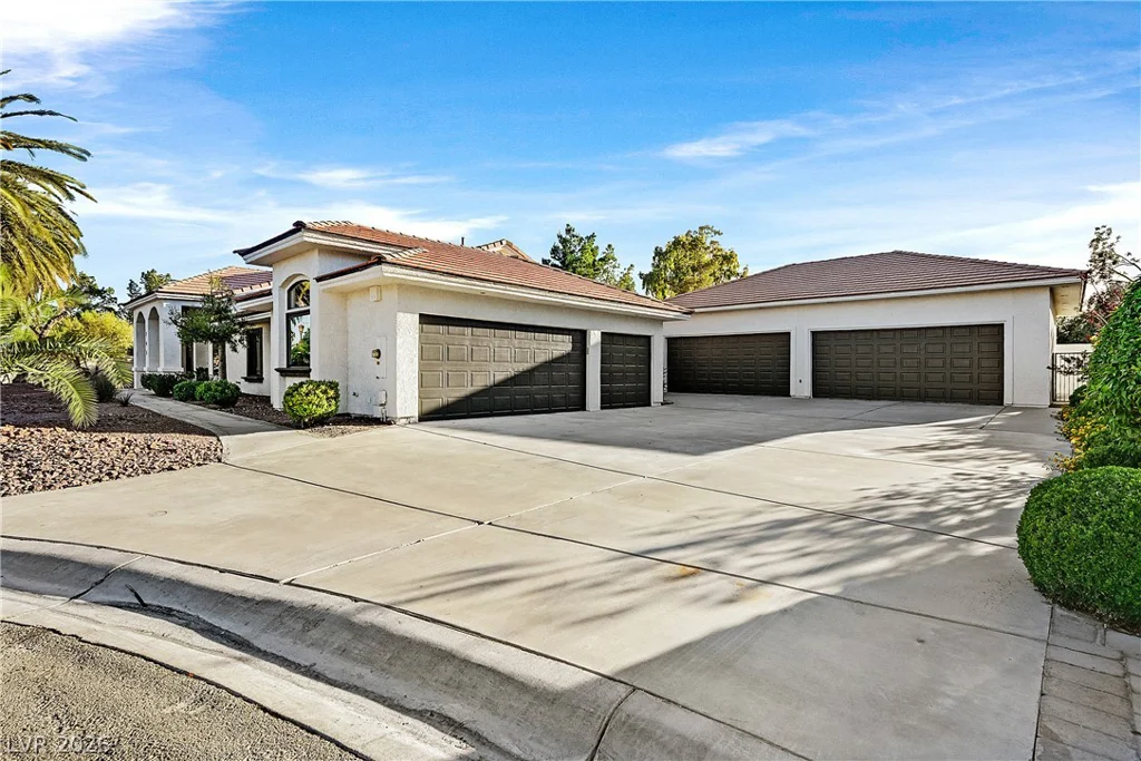 206 Mesa Verde, Las Vegas, NV 89123