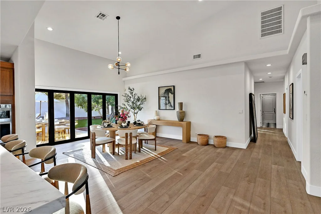 206 Mesa Verde, Las Vegas, NV 89123