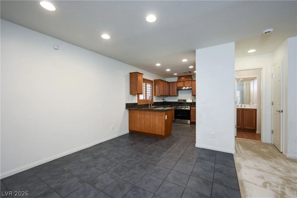 10027 Otterburn, Las Vegas, NV 89178