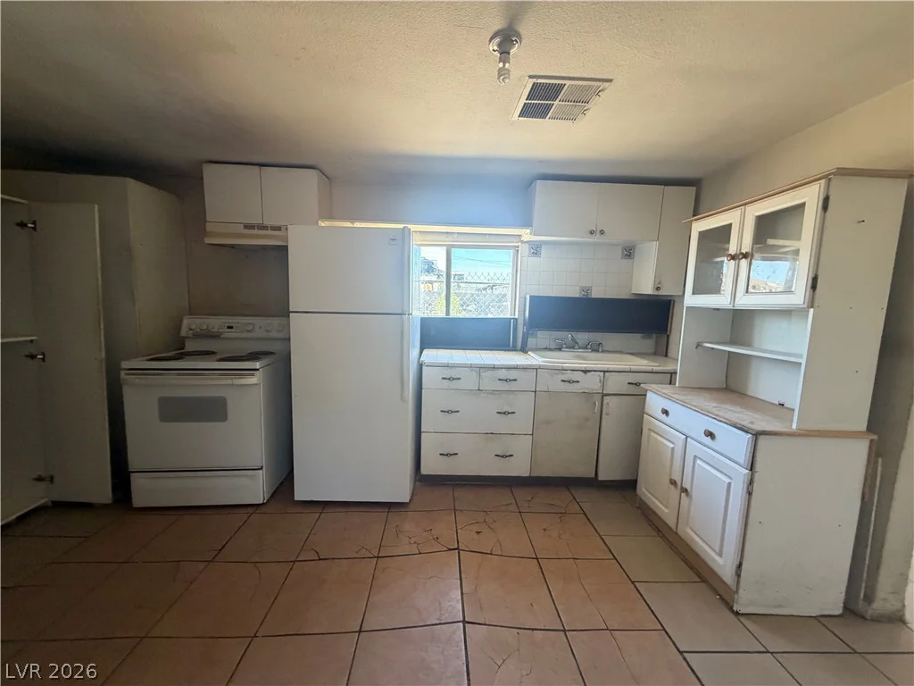 1824 Stanford, North Las Vegas, NV 89030
