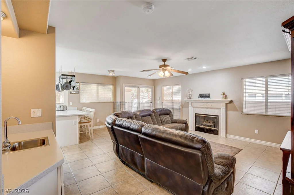 9364 Warm Waters, Las Vegas, NV 89129