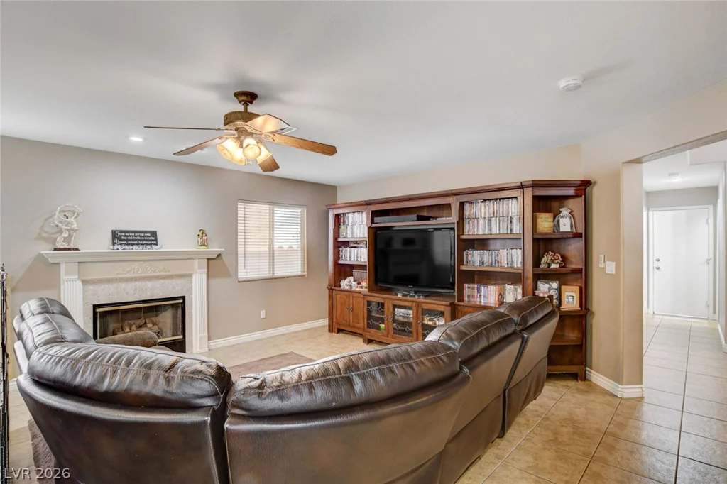 9364 Warm Waters, Las Vegas, NV 89129