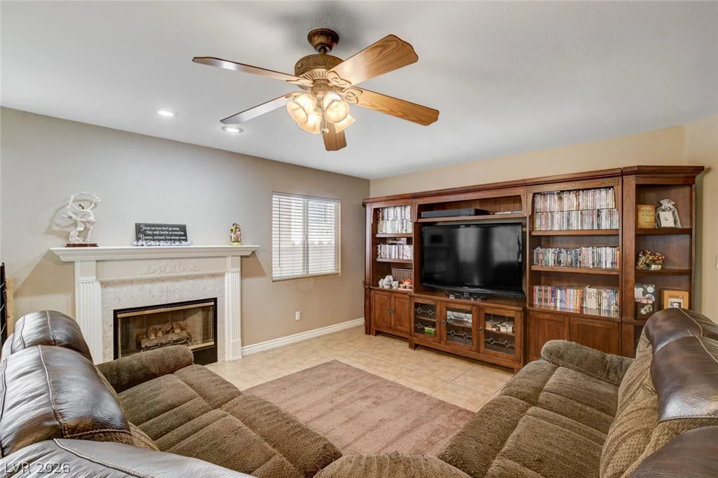 9364 Warm Waters, Las Vegas, NV 89129