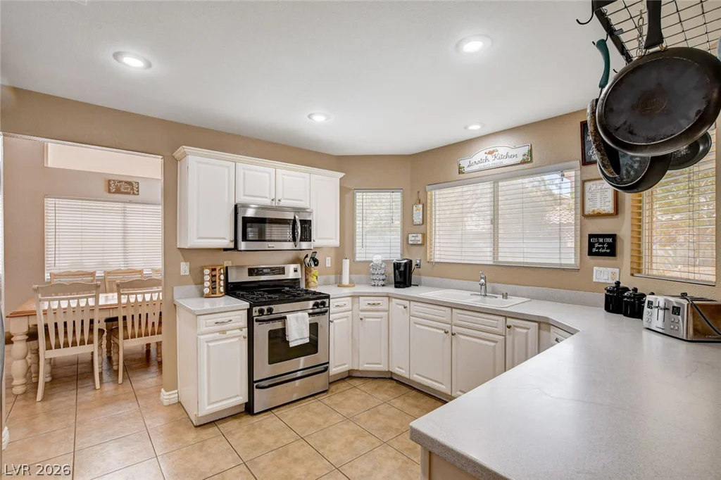9364 Warm Waters, Las Vegas, NV 89129