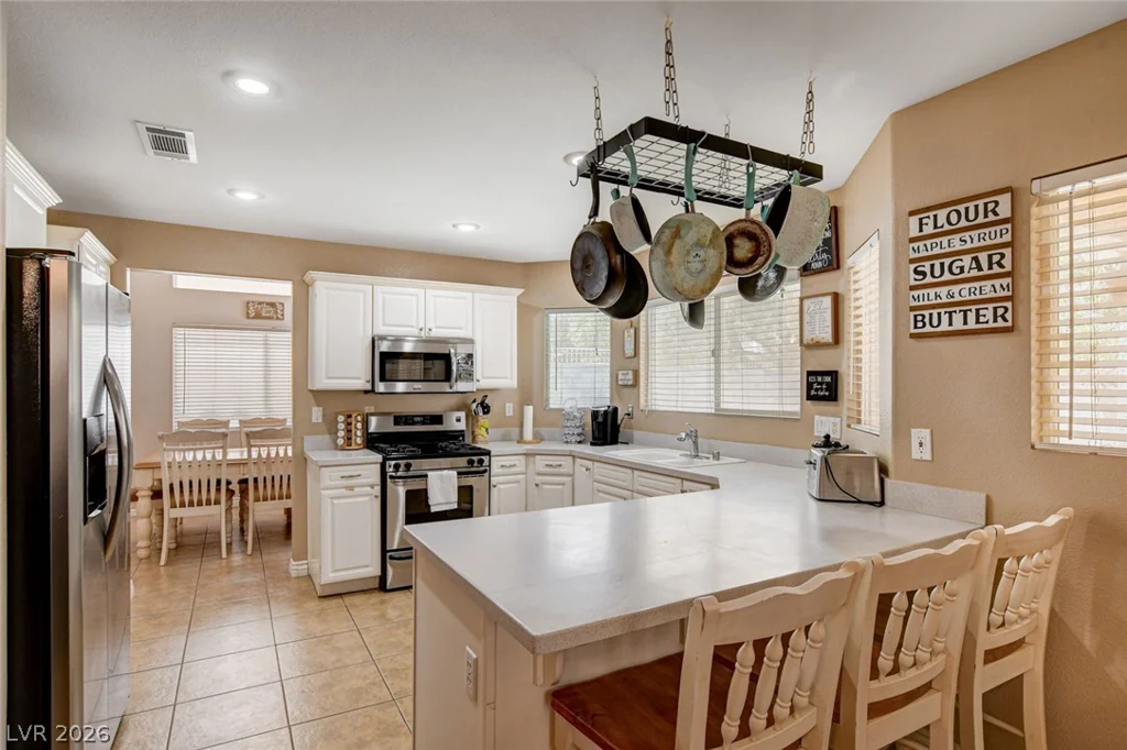 9364 Warm Waters, Las Vegas, NV 89129