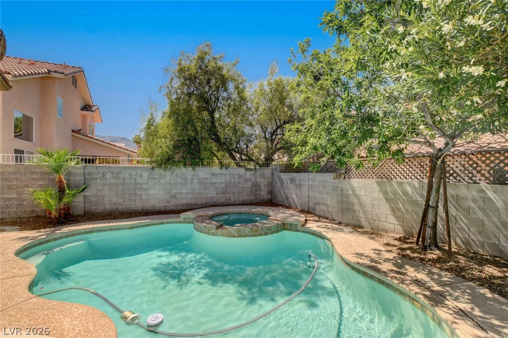 9364 Warm Waters, Las Vegas, NV 89129
