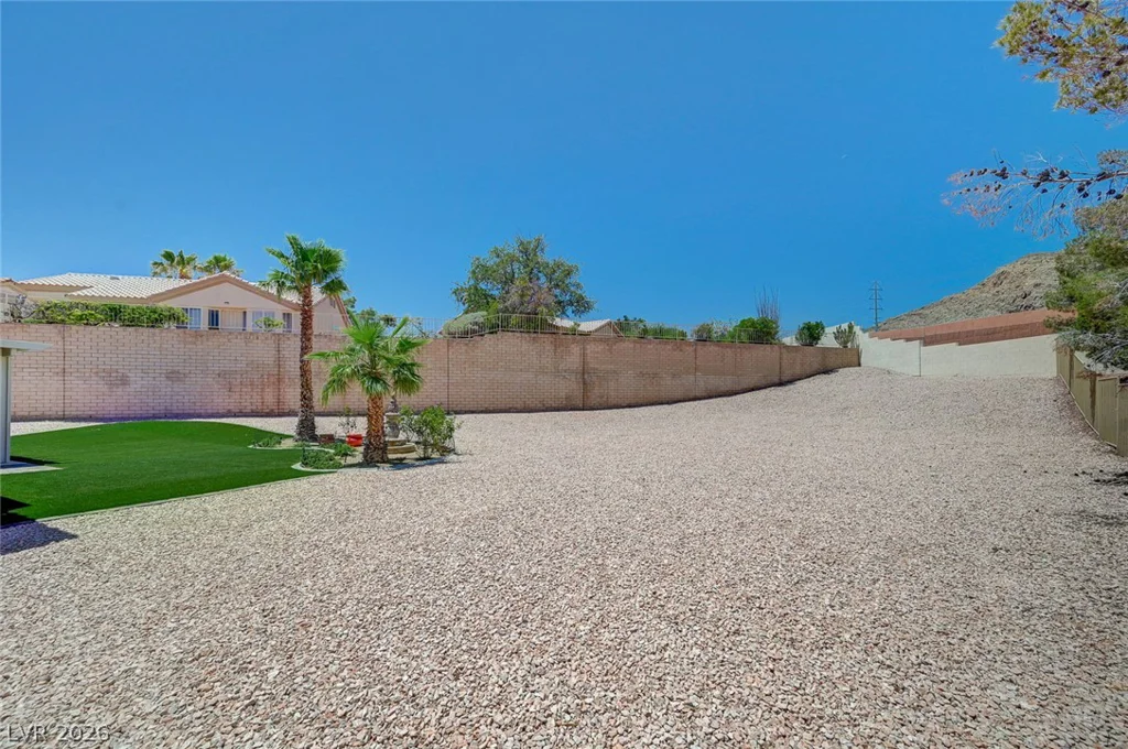 10613 Spring Garden, Las Vegas, NV 89134