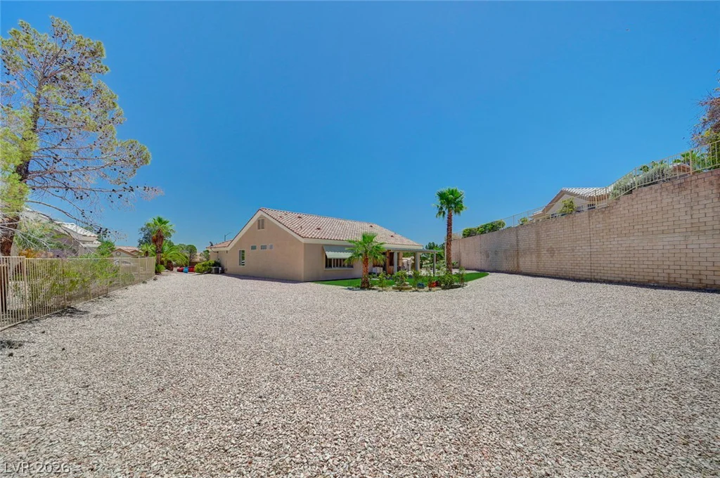 10613 Spring Garden, Las Vegas, NV 89134