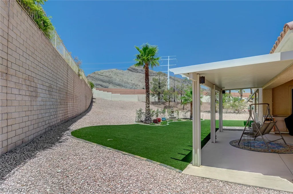 10613 Spring Garden, Las Vegas, NV 89134