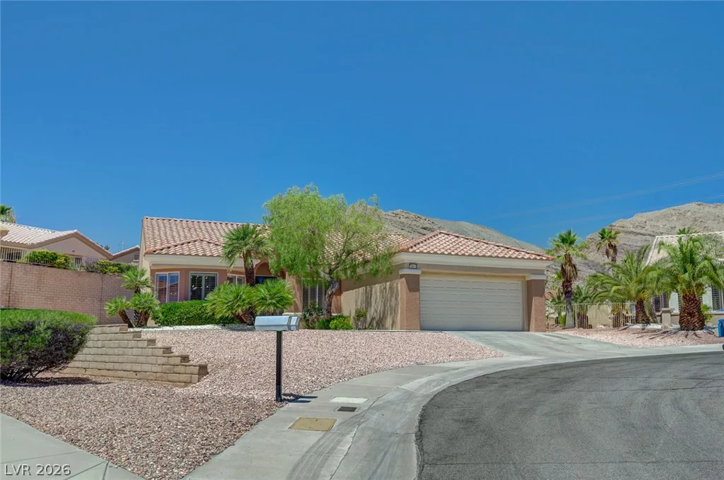 10613 Spring Garden, Las Vegas, NV 89134