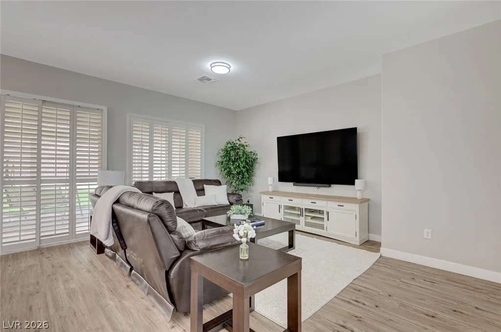 10613 Spring Garden, Las Vegas, NV 89134