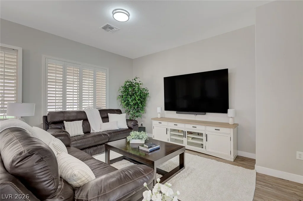 10613 Spring Garden, Las Vegas, NV 89134
