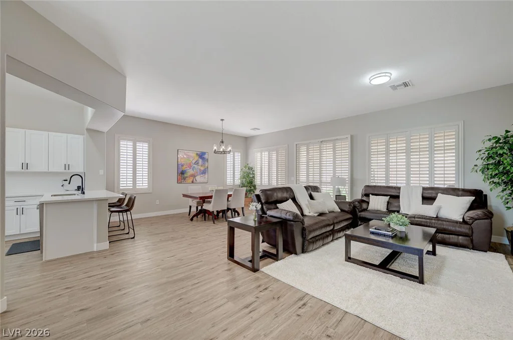10613 Spring Garden, Las Vegas, NV 89134